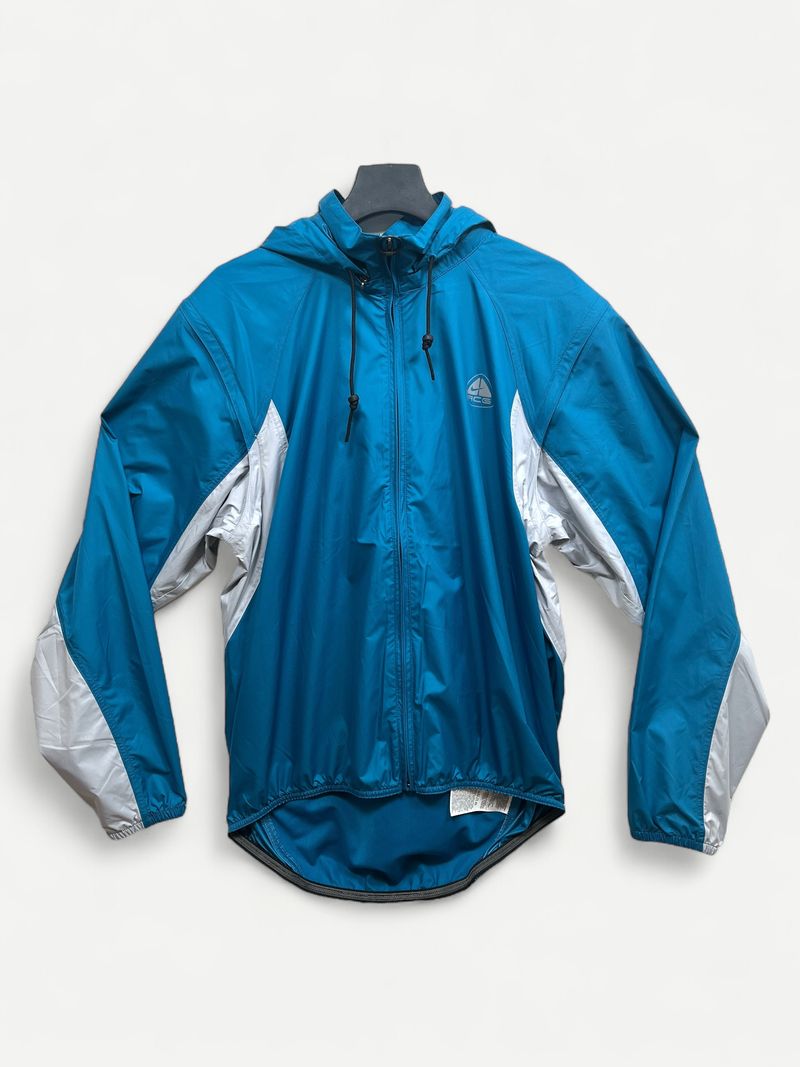 Blå jacka med dragkedja