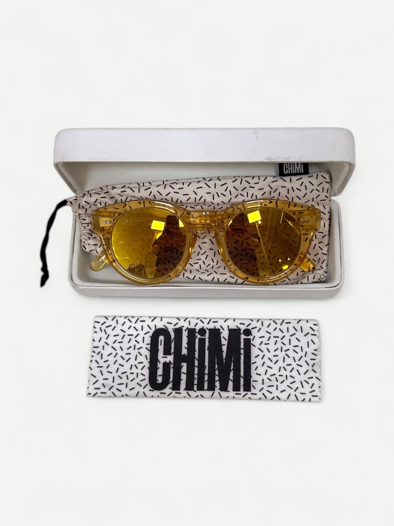 Genomskinliga solglasögon med runda bågar