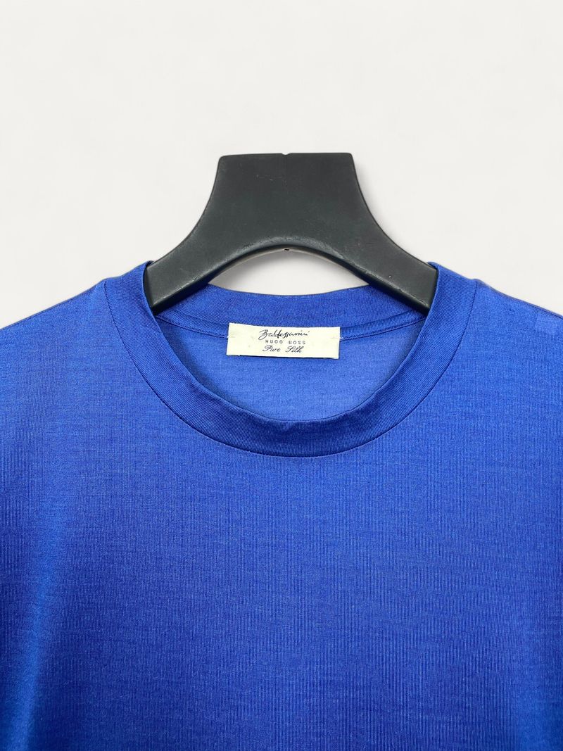 Blå stickade tröjor