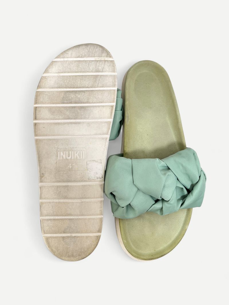 Mintgrön platta sandaler