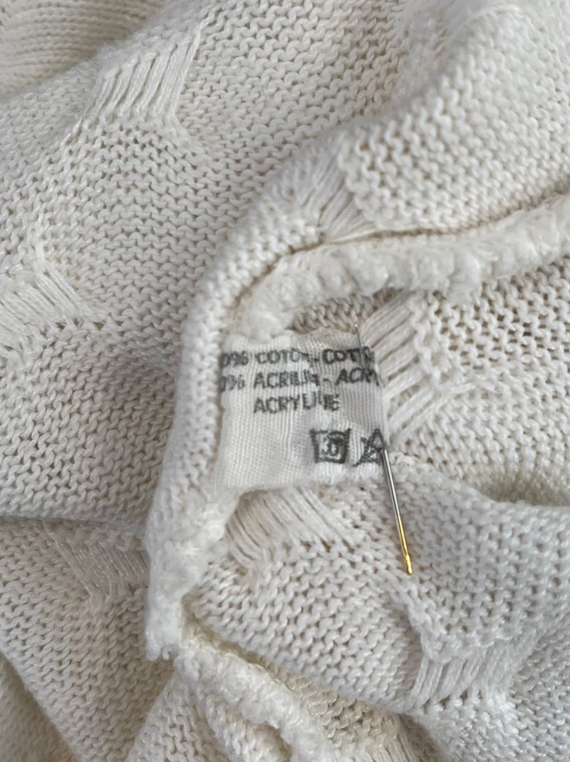 Vita stickade tröjor