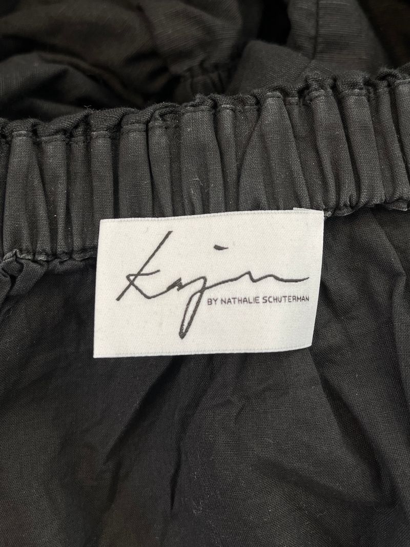 Svart topp med puffärm