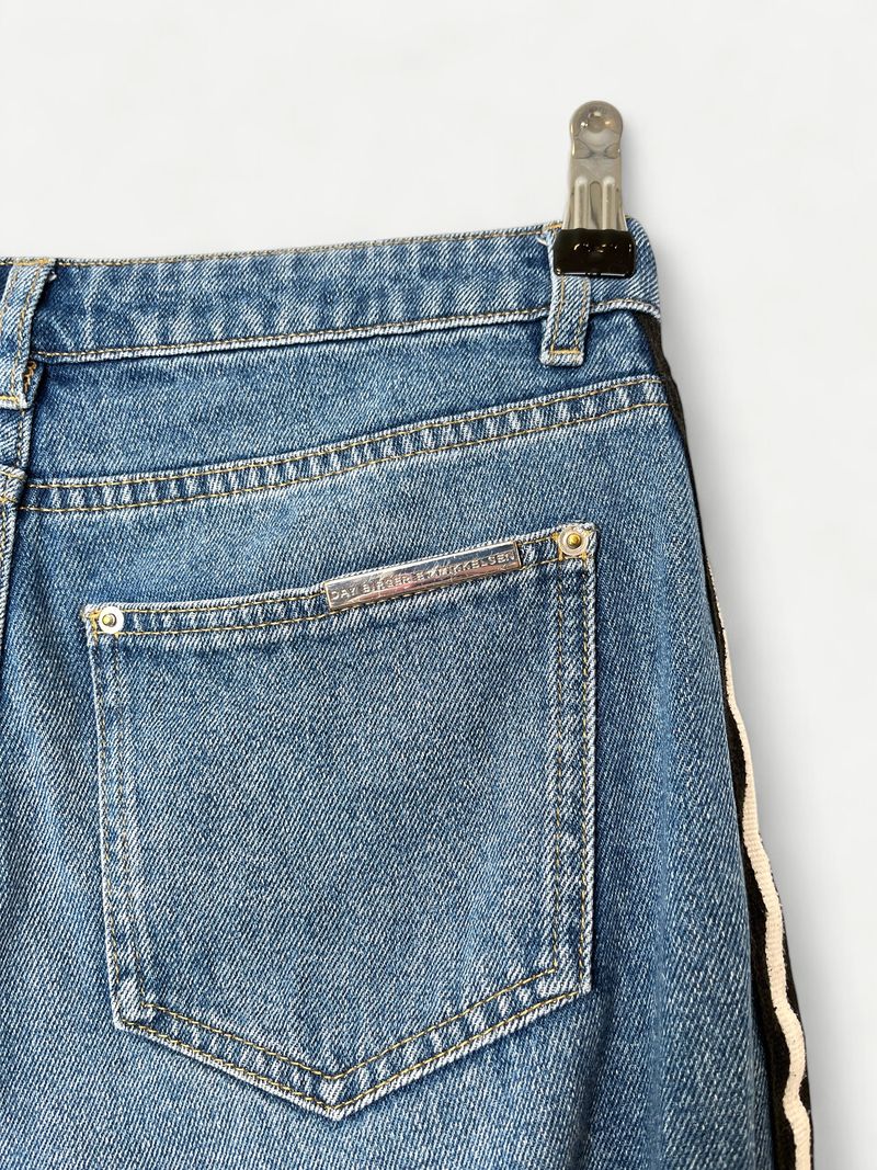 Blå vanliga jeans