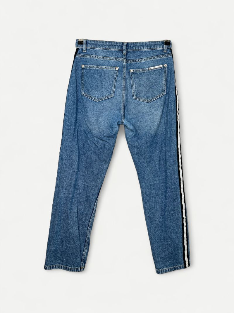Blå vanliga jeans