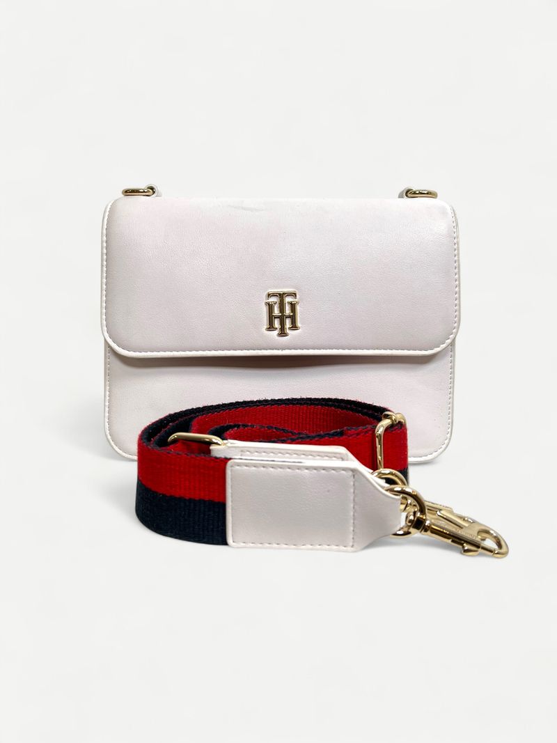 Krämfärgad axelväska