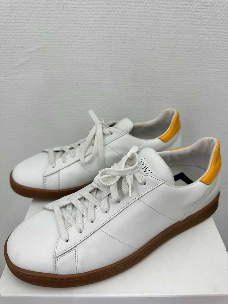 White Low-top Sneaker