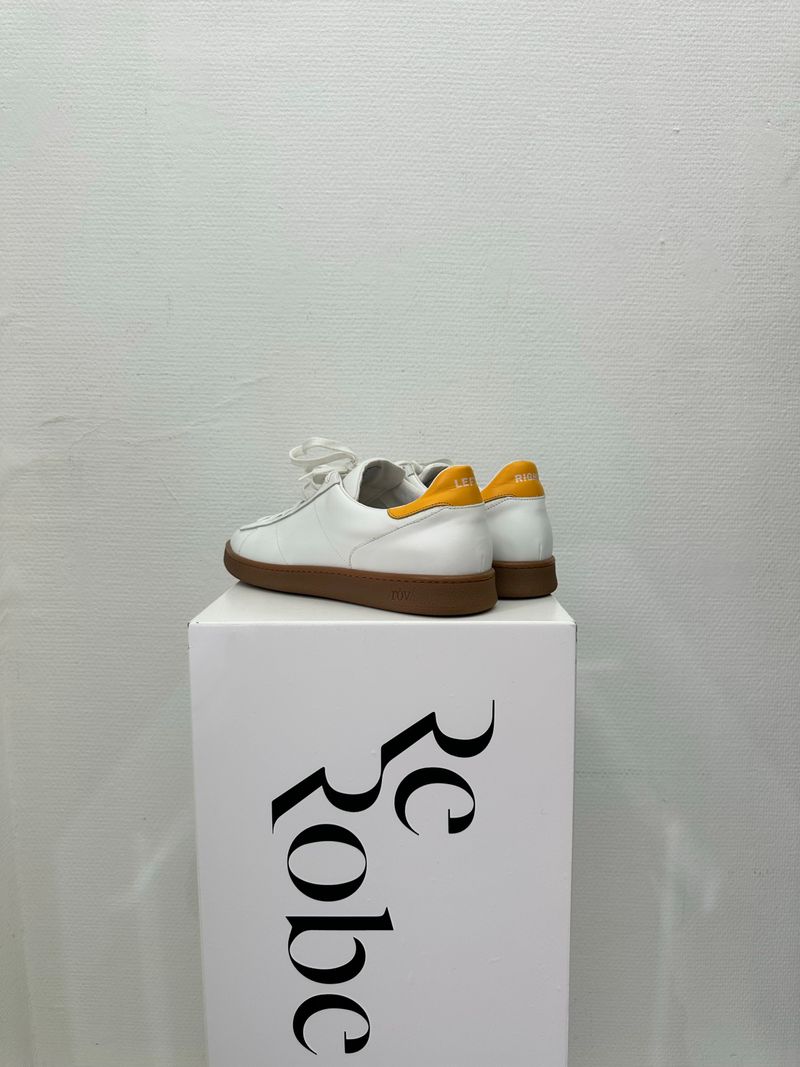 White Low-top Sneaker