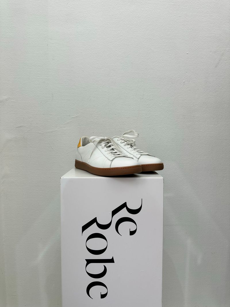 White Low-top Sneaker