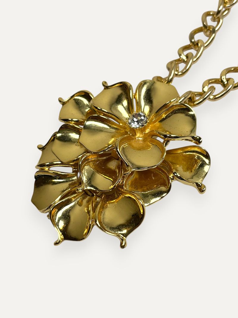 Flower Pendant Gold Necklace