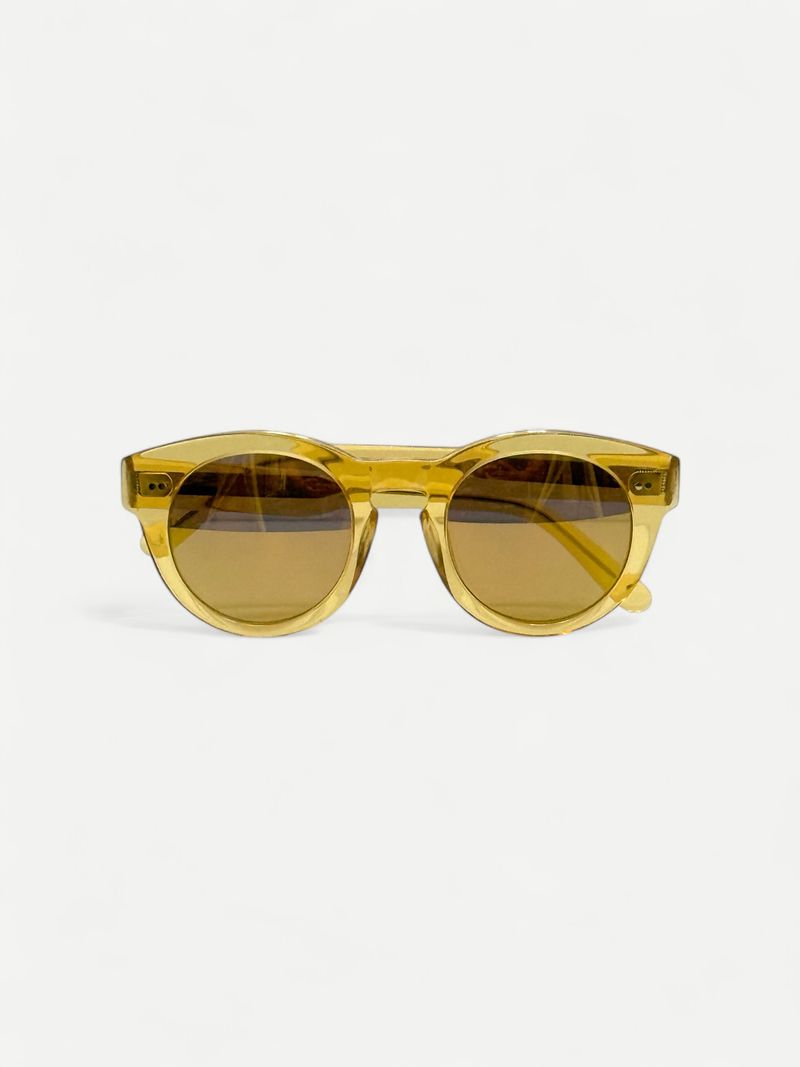 Genomskinliga solglasögon med runda bågar