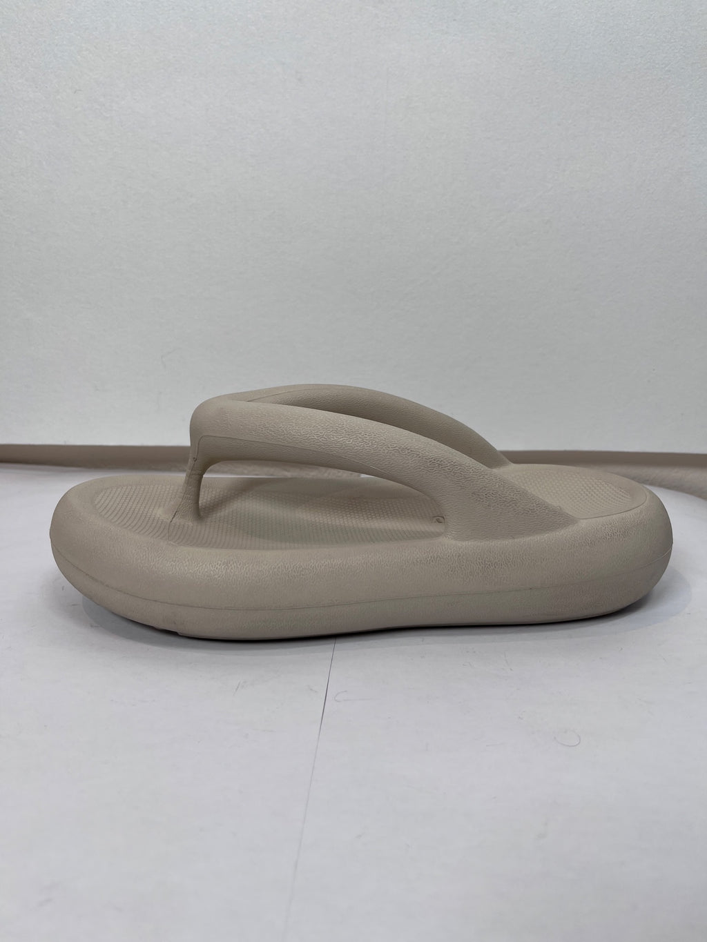 Cream Flipflop