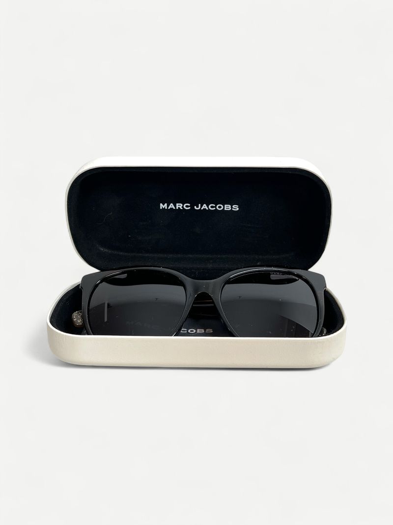 Black Cat-Eye Sunglasse