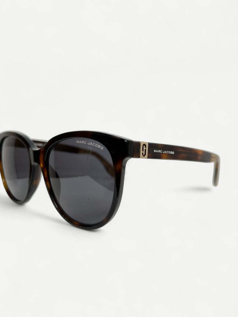 Black Cat-Eye Sunglasse