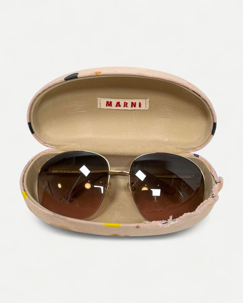 Guldfärgade pilotsolglasögon