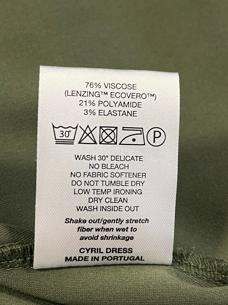 Armégrön knälång klänning