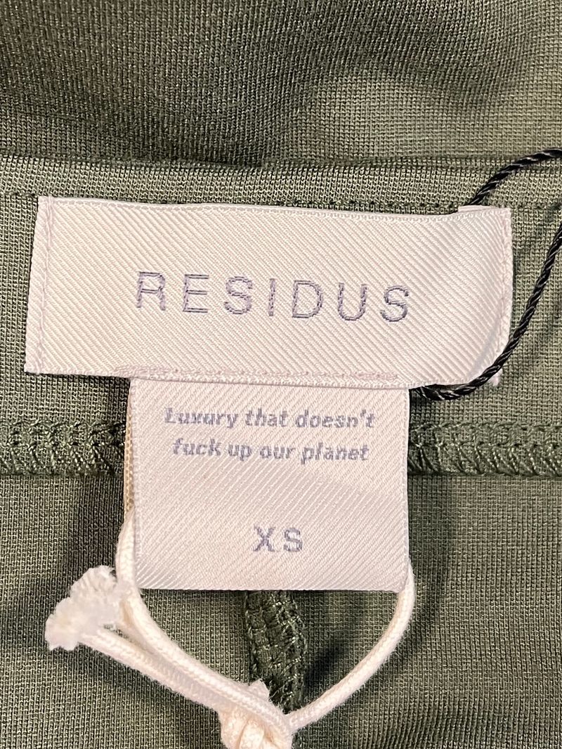 Armégrön knälång klänning