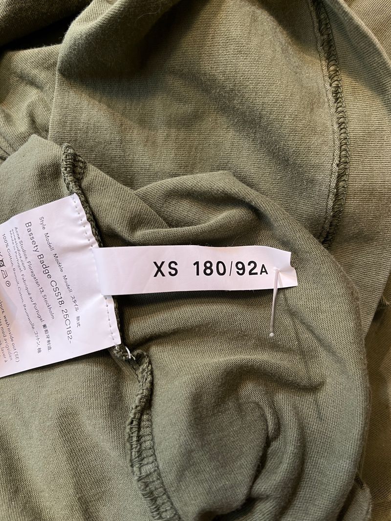 Armégrön kortärmad t-shirt