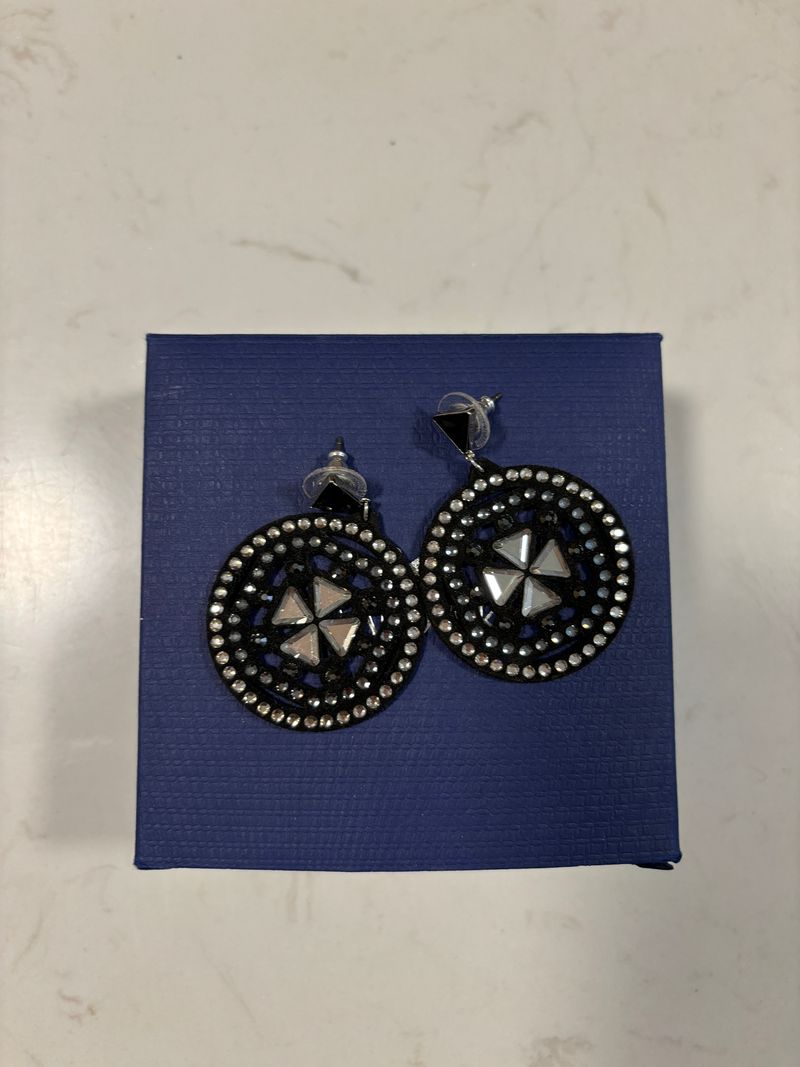 Black Pendant Earring