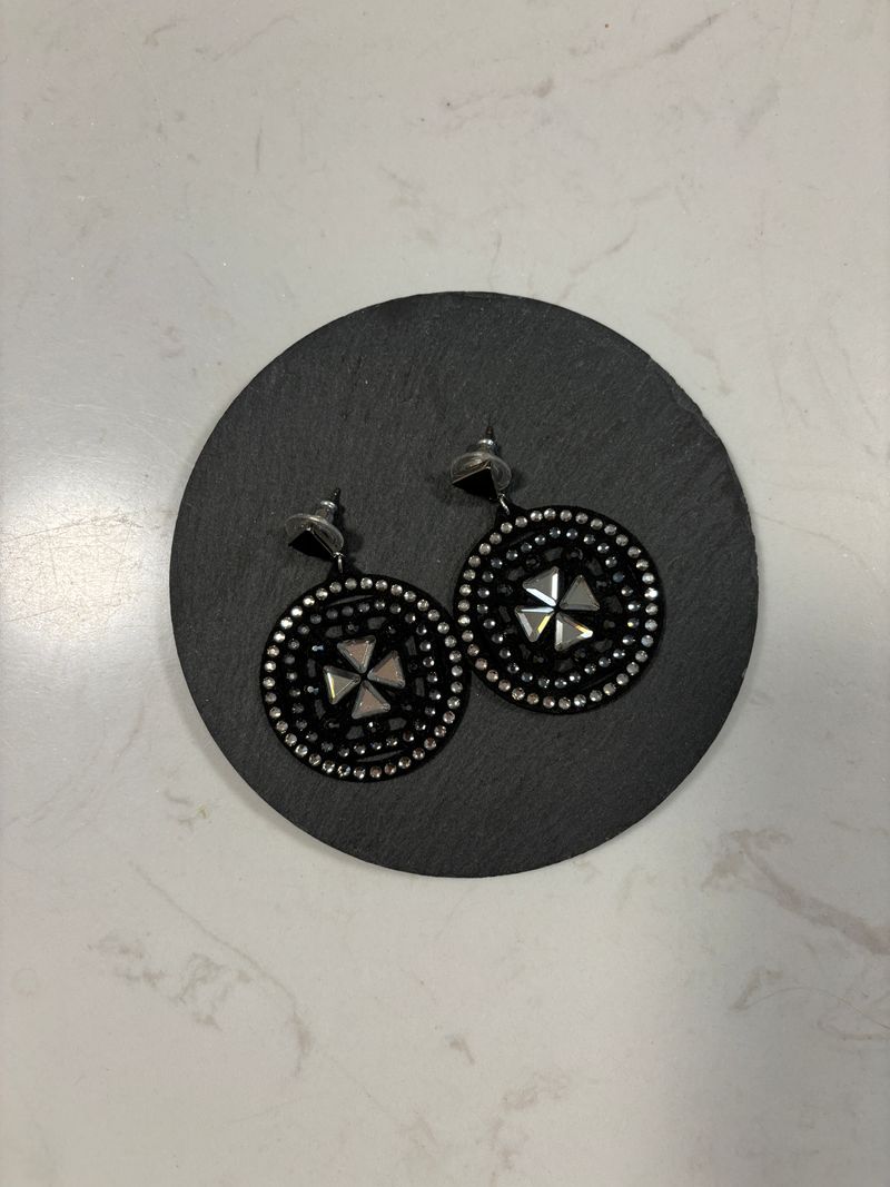 Black Pendant Earring