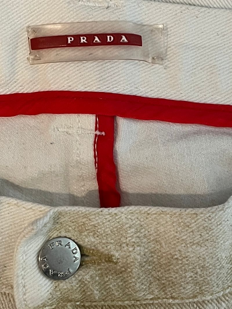 Krämfärgade utsvängda byxor