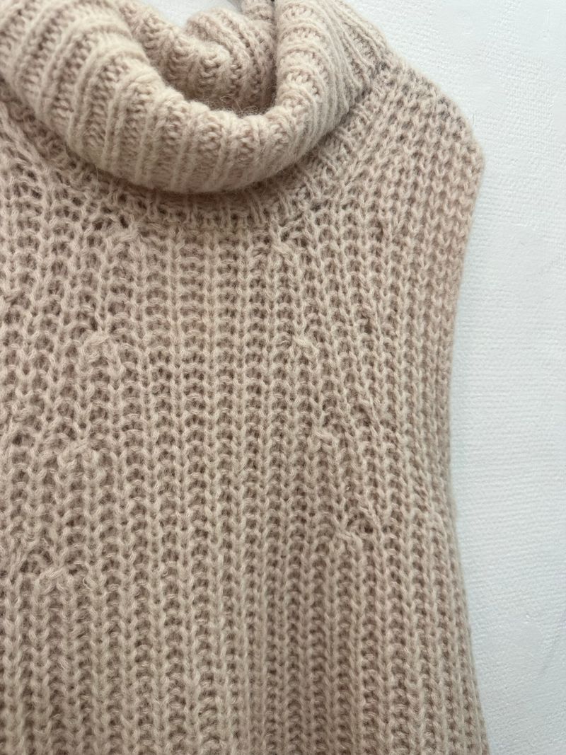 Beige Sleeveless Knitwear