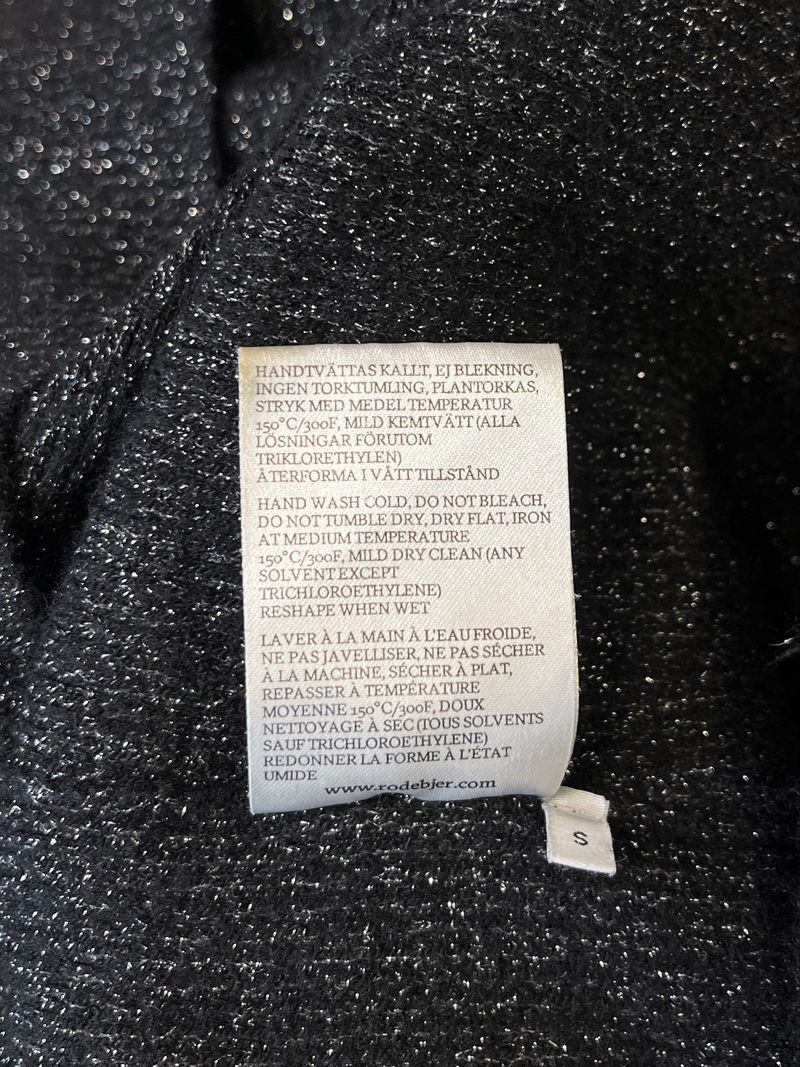 Svart långärmad klänning