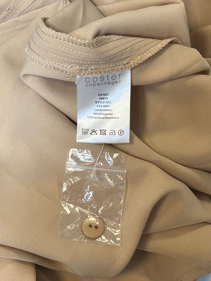 Beige A-linjeformad kjol