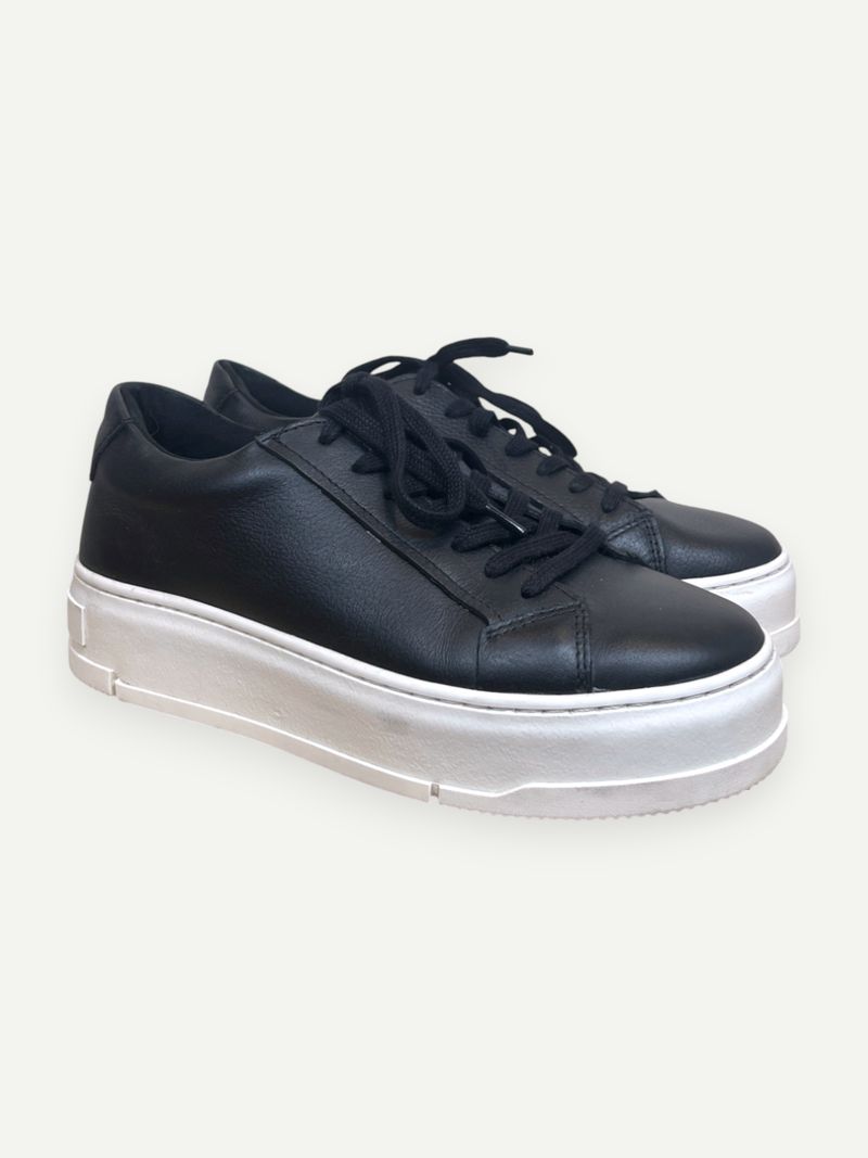 Black Low Top Sneaker