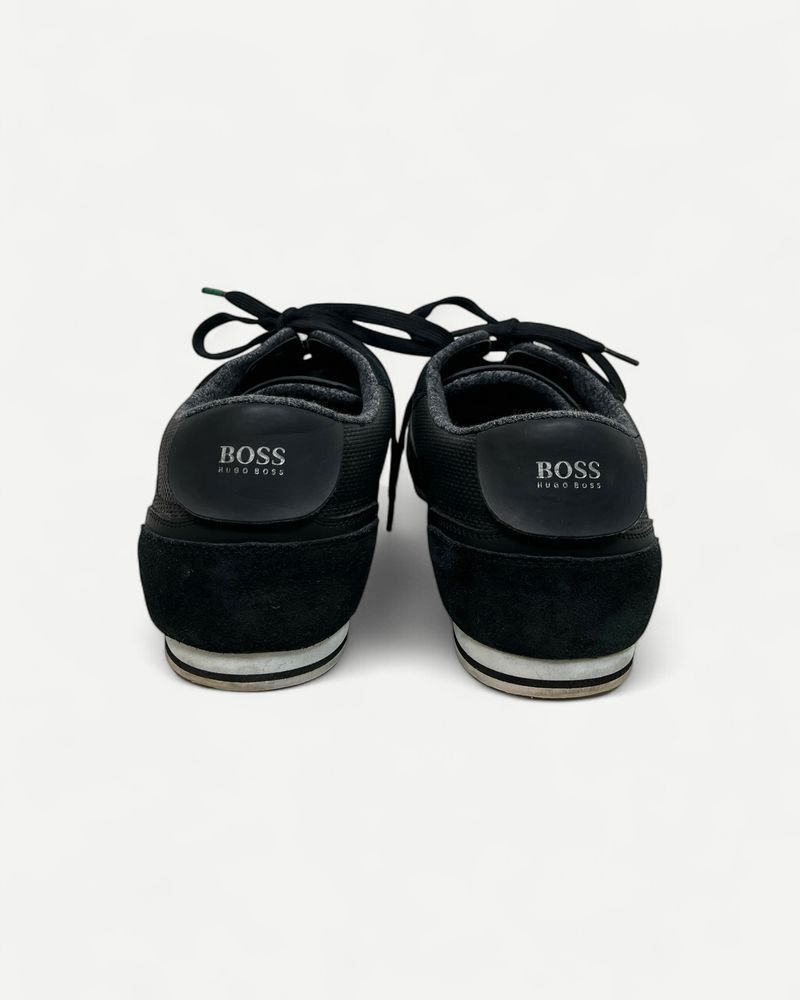 Black Low Top Sneaker