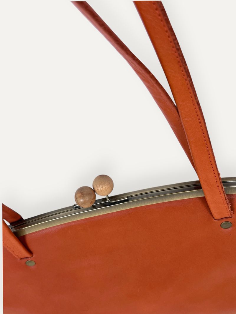 Vintage Kiss Lock Natural Leather Handbag